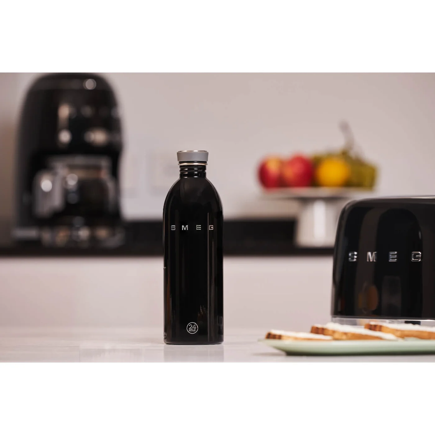Smeg-x-24Bottles-50s-Style